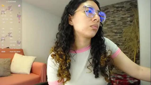Image 10 of kitty_curly Stream on Chaturbate on 1 month ago