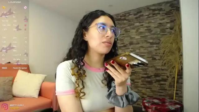 Image 4 of kitty_curly Stream on Chaturbate on 1 month ago
