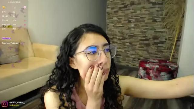 Image 12 of kitty_curly Stream on Chaturbate on 1 month ago