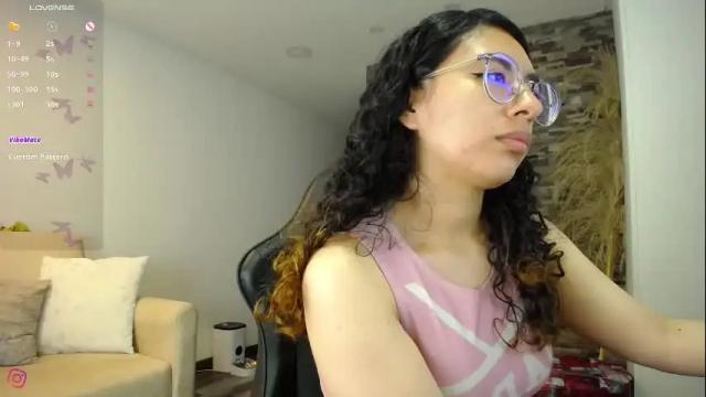 Image 2 of kitty_curly Stream on Chaturbate on 1 month ago