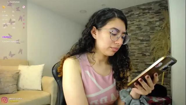 Image 10 of kitty_curly Stream on Chaturbate on 1 month ago