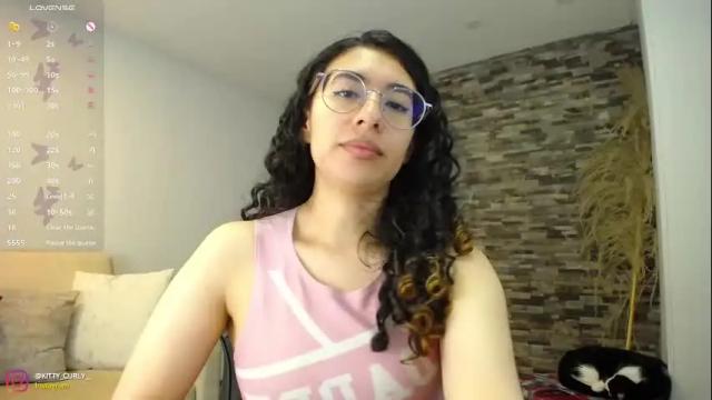 Image 3 of kitty_curly Stream on Chaturbate on 1 month ago