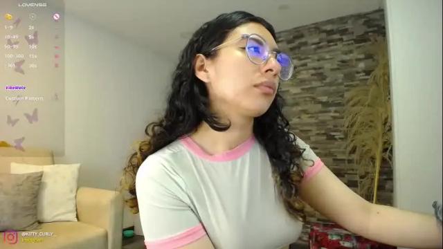 Thumbnail 1, kitty_curly's Stream at Chaturbate, 1 month ago