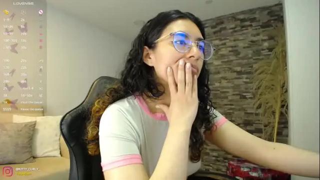 Image 10 of kitty_curly Stream on Chaturbate on 1 month ago