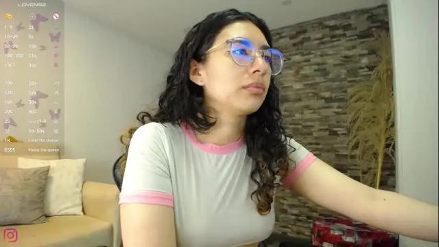 Image 11 of kitty_curly Stream on Chaturbate on 1 month ago