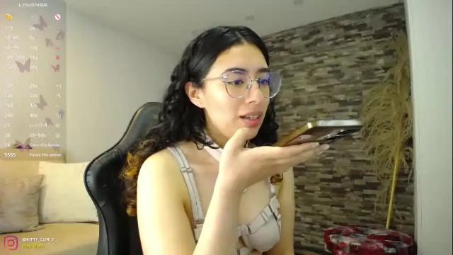 Thumbnail 1, kitty_curly's Stream at Chaturbate, 1 month ago