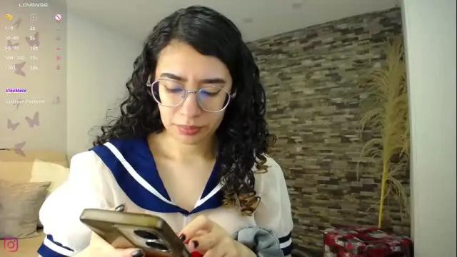 Image 2 of kitty_curly Stream on Chaturbate on 20 days ago