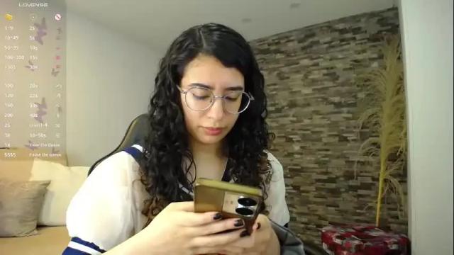 Image 7 of kitty_curly Stream on Chaturbate on 20 days ago