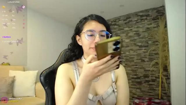 Image 6 of kitty_curly Stream on Chaturbate on 19 days ago