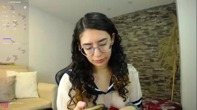 Image 10 of kitty_curly Stream on Chaturbate on 10 days ago