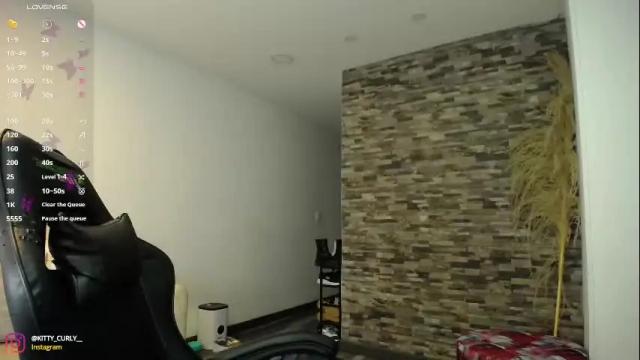 Image 4 of kitty_curly Stream on Chaturbate on 10 days ago