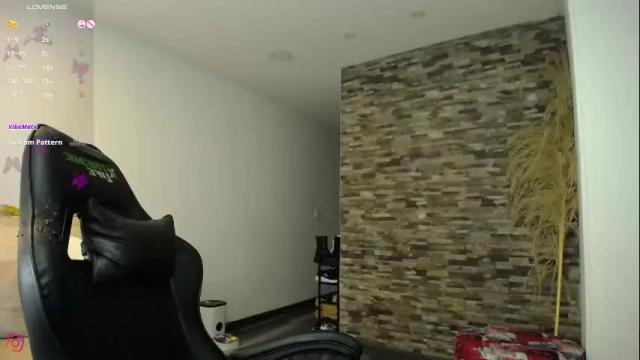 Image 3 of kitty_curly Stream on Chaturbate on 7 days ago