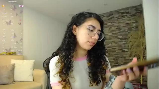 Image 4 of kitty_curly Stream on Chaturbate on 6 days ago