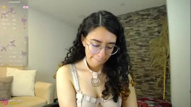 Image 6 of kitty_curly Stream on Chaturbate on 7 months ago