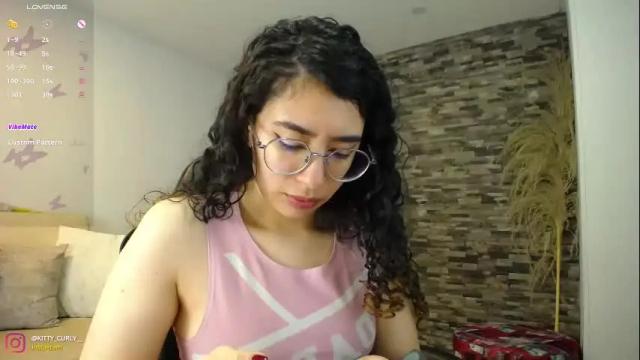 Thumbnail 1, kitty_curly's Stream at Chaturbate, 6 months ago