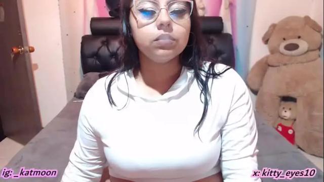Image 2 of kitty_eyes Stream on Chaturbate on 3 days ago