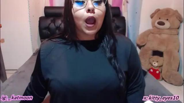 Image 2 of kitty_eyes Stream on Chaturbate on 4 months ago