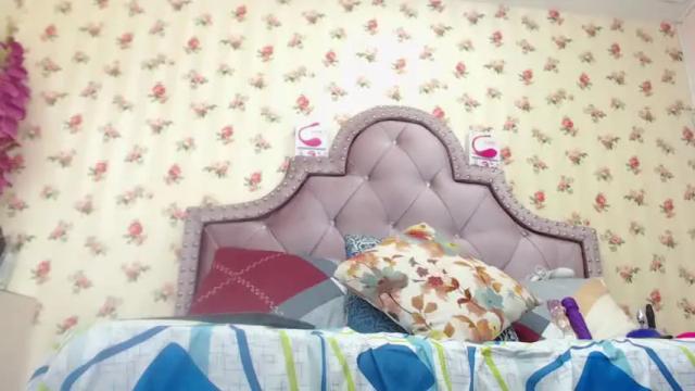 Image 2 of kitty_penelope_ Stream on Chaturbate on 16 months ago