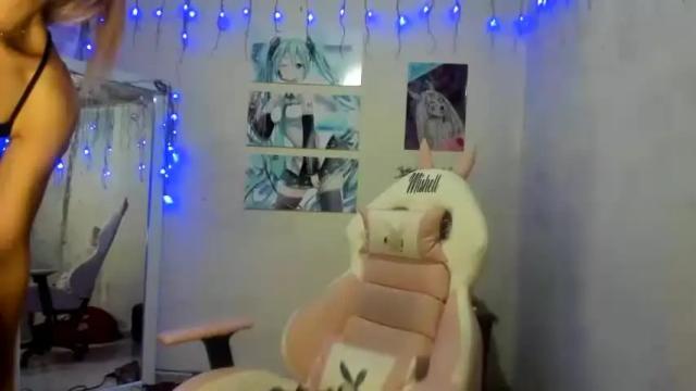 Image 2 of kitty_rousse69 Stream on Chaturbate on 16 months ago