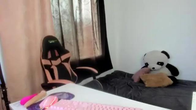 Image 3 of kitty_violet_ Stream on Chaturbate on 14 months ago