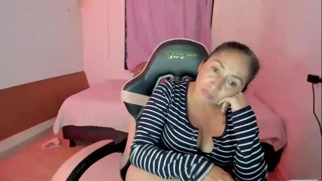 Image 10 of kitty_violet_ Stream on Chaturbate on 1 month ago
