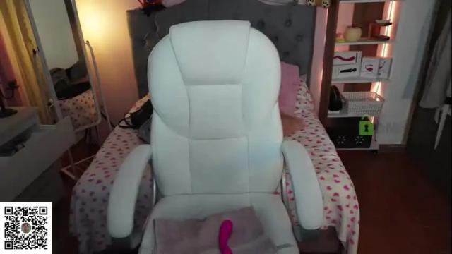 Image 3 of kittygrey Stream on Chaturbate on 1 month ago