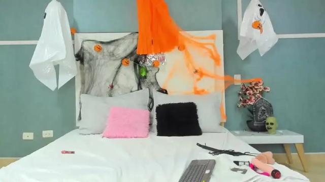 Image 4 of kittyreyez Stream on Chaturbate on 19 months ago