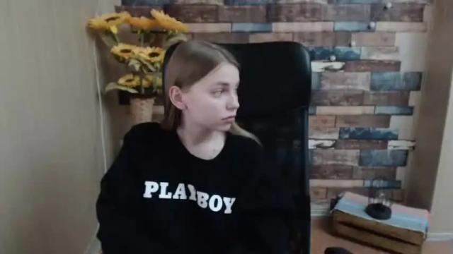 Image 3 of klerkarina Stream on Chaturbate on 14 months ago