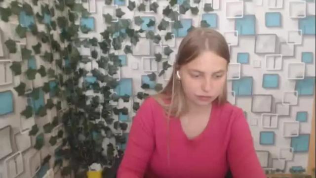 Image 2 of klerkarina Stream on Chaturbate on 9 days ago