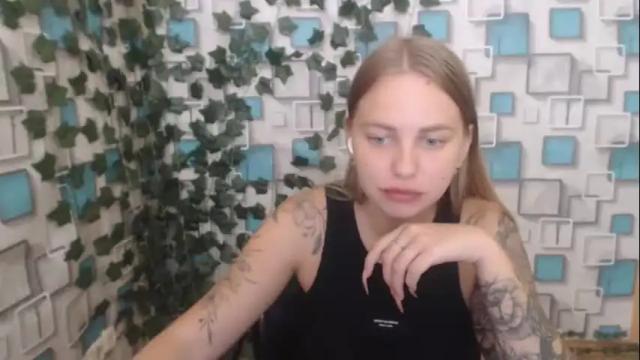 Image 3 of klerkarina Stream on Chaturbate on 6 months ago