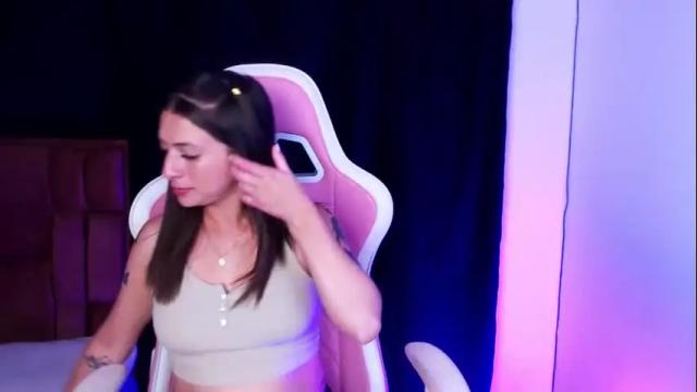 Image 3 of kloe_28 Stream on Chaturbate on 2 months ago