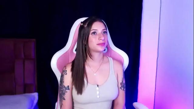 Image 4 of kloe_28 Stream on Chaturbate on 2 months ago