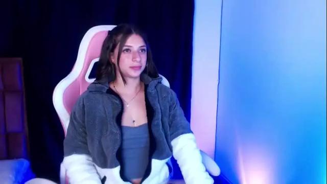 Image 12 of kloe_28 Stream on Chaturbate on 2 months ago
