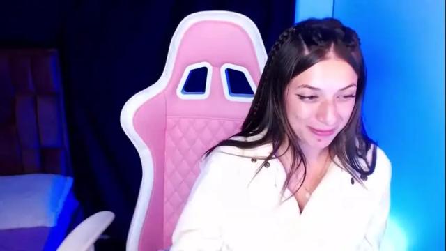 Image 4 of kloe_28 Stream on Chaturbate on 1 month ago