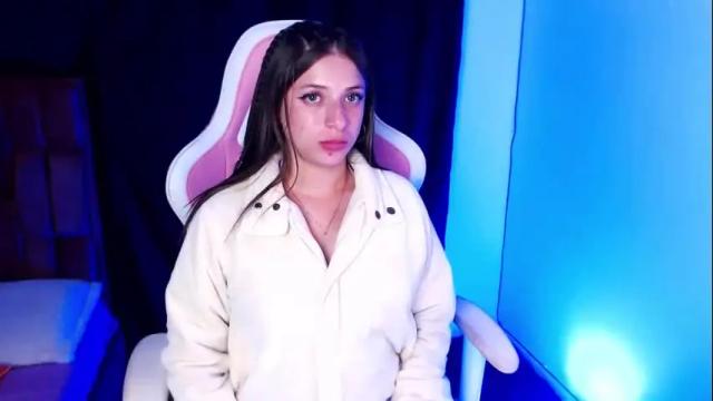 Image 7 of kloe_28 Stream on Chaturbate on 1 month ago