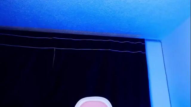 Image 11 of kloe_28 Stream on Chaturbate on 1 month ago