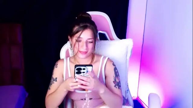 Image 8 of kloe_28 Stream on Chaturbate on 1 month ago