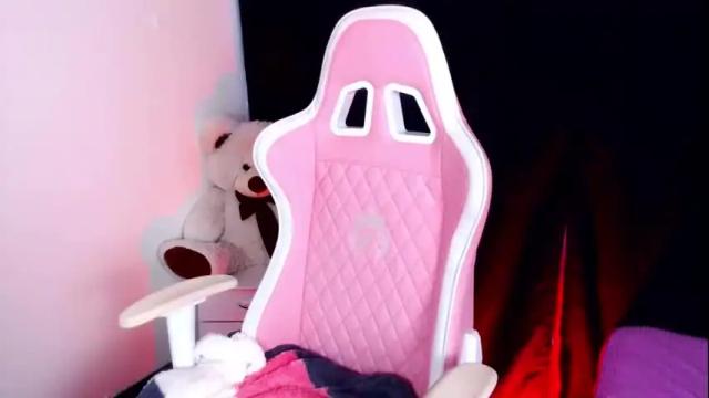 Image 3 of kloe_28 Stream on Chaturbate on 1 month ago