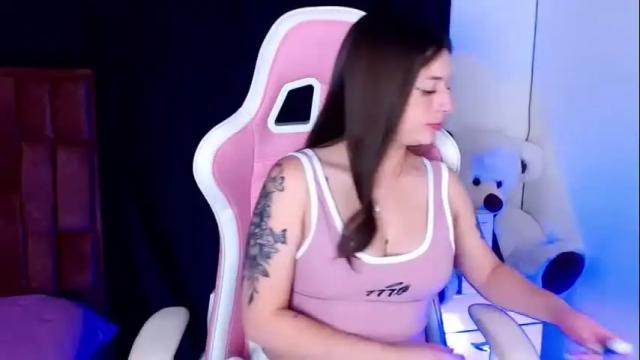 Image 6 of kloe_28 Stream on Chaturbate on 24 days ago
