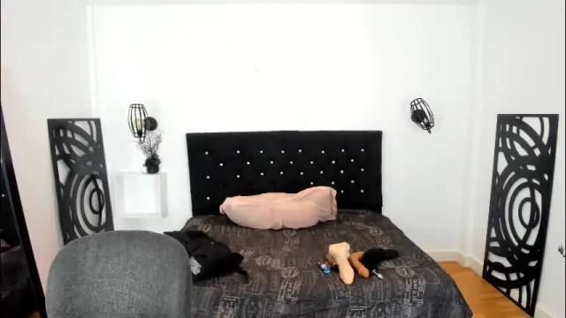 Image 2 of kloe__11 Stream on Chaturbate on 5 months ago