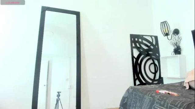 Image 4 of kloe__11 Stream on Chaturbate on 4 months ago