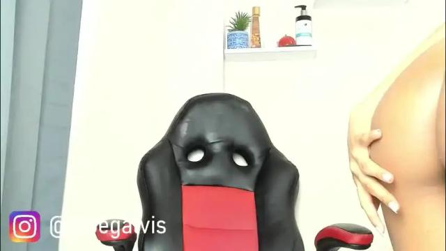 Image 8 of kloe_squirts Stream on Chaturbate on 10 days ago