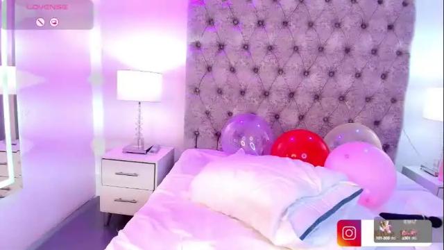 Image 3 of kloe_t18 Stream on Chaturbate on 16 days ago