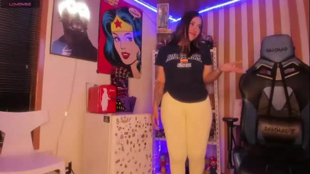 Image 2 of kloelamaravilla18 Stream on Chaturbate on 23 days ago