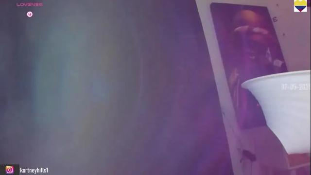 Image 8 of kortneyhills Stream on Chaturbate on 1 month ago