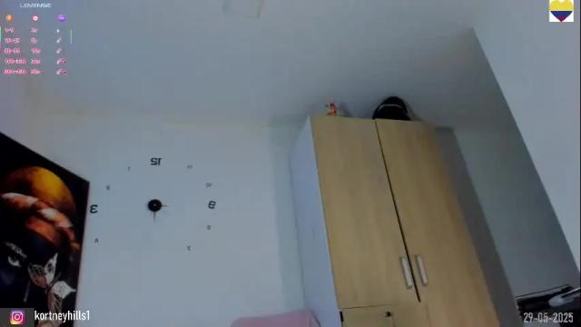 Image 3 of kortneyhills Stream on Chaturbate on 4 months ago