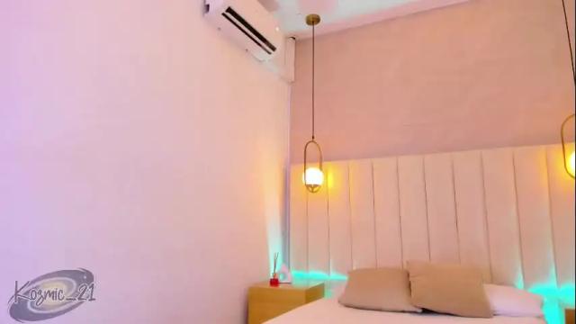 Image 7 of kosmic_21 Stream on Chaturbate on 2 months ago