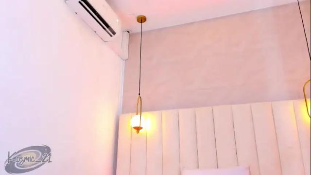 Image 6 of kosmic_21 Stream on Chaturbate on 2 months ago