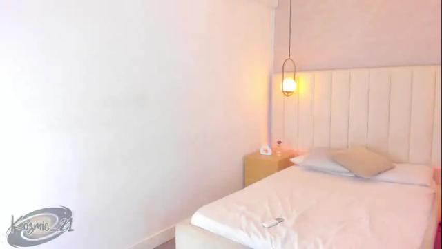 Image 2 of kosmic_21 Stream on Chaturbate on 1 month ago