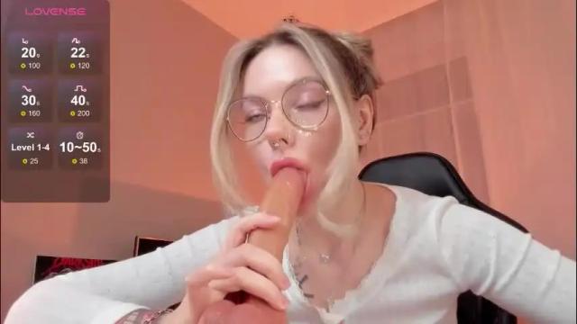 Image 3 of koza_dereza_ Stream on Chaturbate on 2 months ago